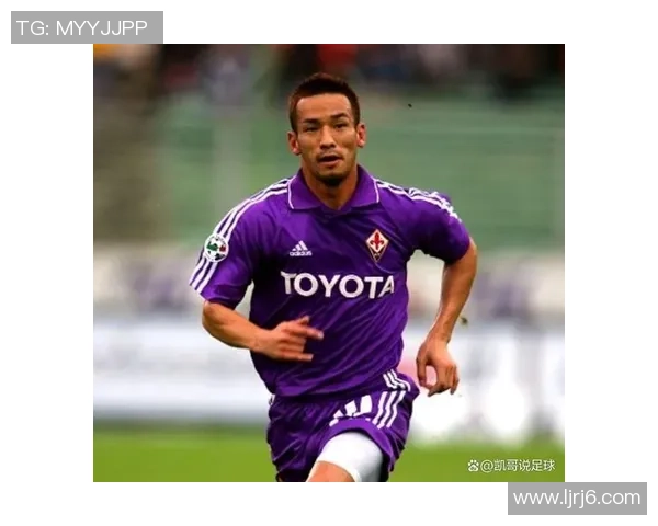 退役足球球星辉煌进球瞬间回顾展现绿茵场永恒传奇风采